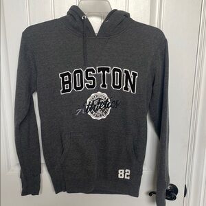 Woman’s Boston Gray Collegiate Sweater hoody small